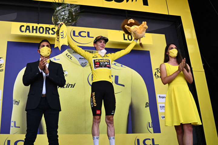 Sementara Vingegaard memiliki keunggulan 3 menit 21 detik atas Pogacar, yang unggul lima detik pada hari Jumat, menjelang uji coba waktu individu 41km pada hari Sabtu yang akhirnya akan menyelesaikan apa yang telah menjadi perjuangan sengit untuk memperebutkan gelar 2022.