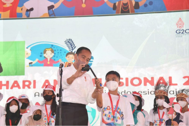 Presiden usai acara menyampaikan bahwa trik-trik sulap yang dimainkannya baru dipelajari pagi hari.
