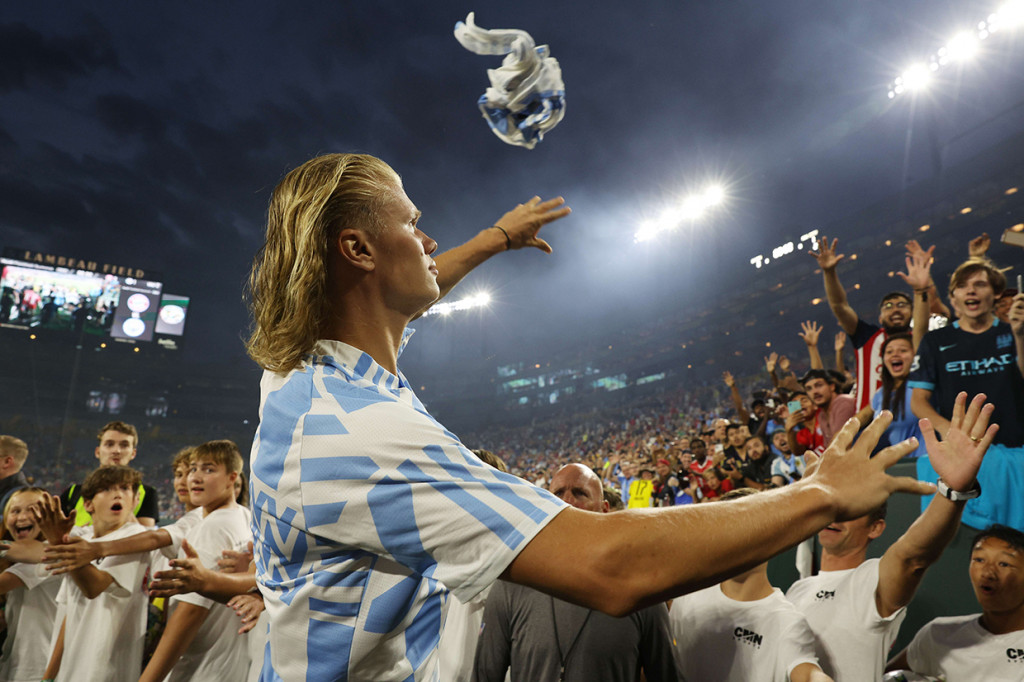 Ini adalah laga perdana Haaland bersama Man City sejak dibeli dari Borussia Dortmund. Guardiola tidak memainkan Haaland ketika menang 2-1 atas Club America. 