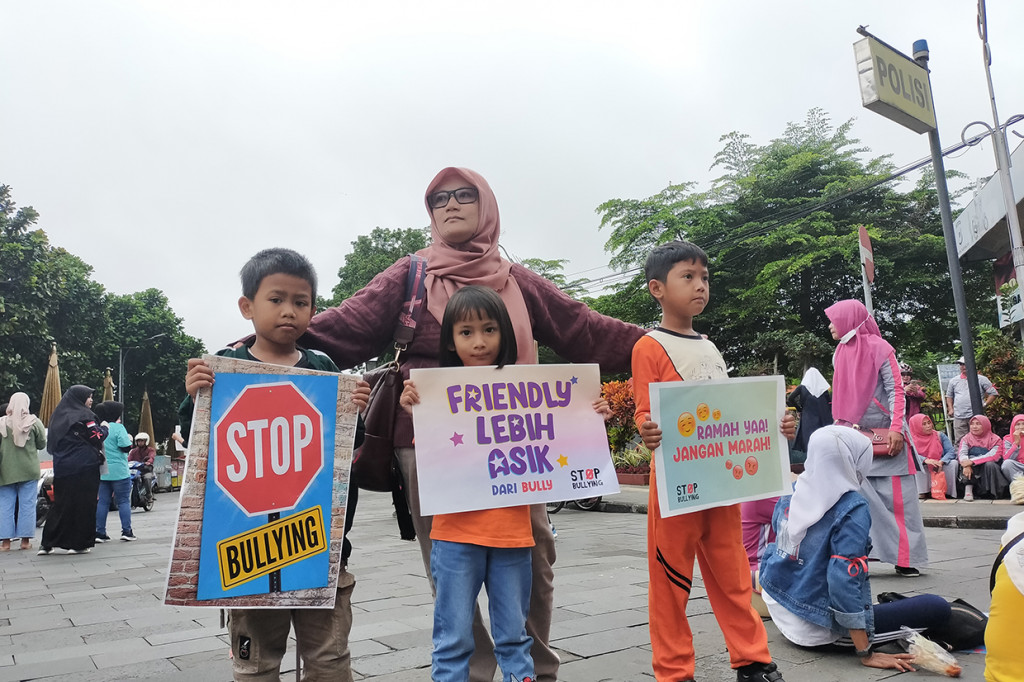 Kampanye stop bullying tersebut dalam rangka memperingati Hari Anak Nasional 2022. Mereka membawa poster dan spanduk berisikan kecaman dan ajakan untuk tidak melakukan aksi bully.