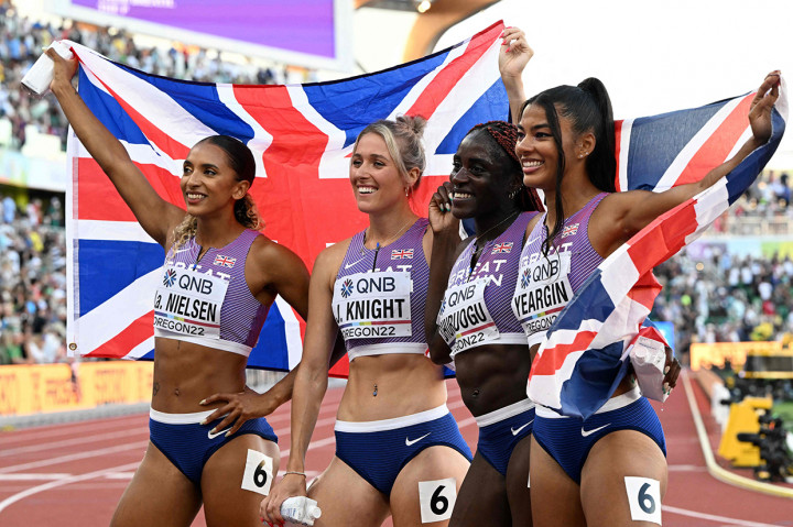 Selain tim putra, AS juga meraih emas dalam estafet 4x400m putri di Kejuaraan Atletik Dunia 2022. 