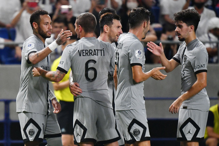 Paris Saint-Germain (PSG) menang telak 6-2 atas Gamba Osaka dalam laga pramusim di Stadion Panasonic, Senin, 25 Juli 2022. Trio MNM yakni Mbappe, Neymar, dan Messi membuat gol dalam laga ini.