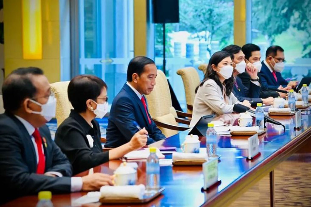 Dalam sambutan pengantar, Presiden Jokowi menyampaikan Tiongkok adalah mitra strategis Indonesia dan kedua negara berhasil mengisi kemitraan dengan kerja sama yang saling menguntungkan.