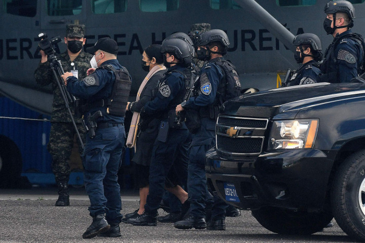 Honduras pada hari Selasa, 26 Juli 2022 mengekstradisi Herlinda Bobadilla, seorang tersangka pemimpin geng berusia 61 tahun, ke Amerika Serikat atas tuduhan narkoba. 