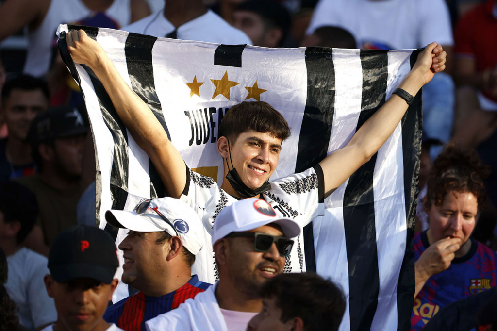 Juventus kembali berhasil menyamakan kedudukan lewat gol kedua Kean. Skor berubah menjadi 2-2 dan disambut gembira penggemar Bianconeri.