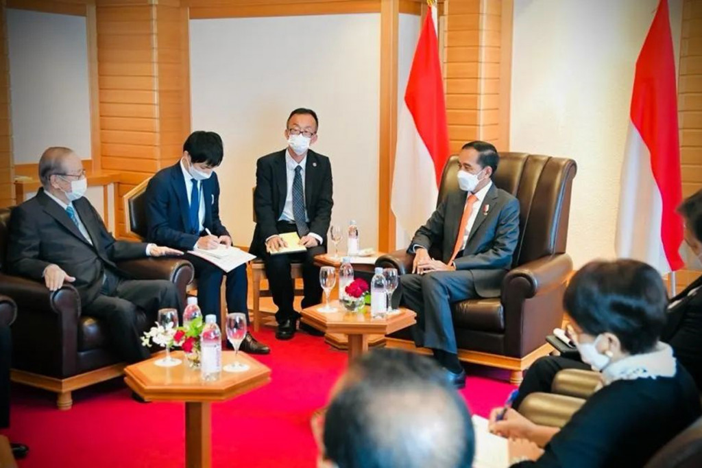 Sementara, Fukuda didampingi oleh Wakil Presiden Japan-Indonesia Association Kuroda Naoki, Wakil Presiden Japan-Indonesia Association Shiojiri Kojiro, dan Duta Besar Jepang untuk Indonesia Kanasugi Kenji. 