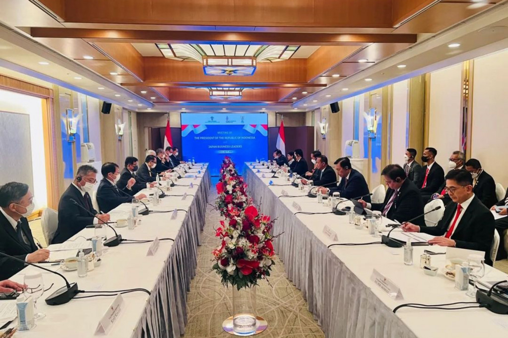 Presiden Joko Widodo atau Jokowi bertemu dengan sejumlah CEO perusahaan Jepang di Imperial Hotel, Tokyo, Rabu, 27 Juli 2022. Jokowi mengatakan bahwa Jepang merupakan salah satu investor terbesar di Indonesia dengan karakter investasi yang berkualitas.