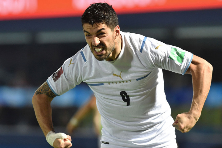 Suarez mengungkapkan di media sosial pada hari Selasa, 26 Juli 2022, bahwa dia memiliki kesepakatan awal untuk kembali ke klub di mana dia memulai karirnya, dan pada hari Rabu, 27 Juli, Presiden Nacional Jose Fuentes mengatakan kepada stasiun radio Sport 890 bahwa bintang berusia 35 tahun itu telah menandatangani kontrak selama lima bulan.