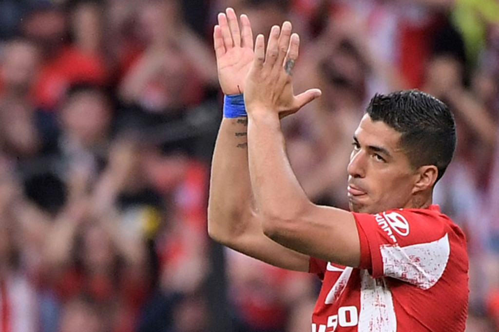 Suarez diyakini berniat untuk tetap di Eropa tetapi sedang mencari klub yang bisa menjaminnya bermain di tim utama dalam persiapan menuju Piala Dunia, yang akan dimulai pada 21 November.