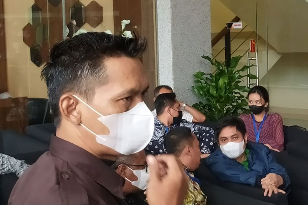 Mardani sempat memprotes penetapan buronan terhadapnya.