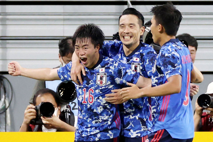 Gol-gol di babak kedua yang dicetak Yuki Soma, Sho Sasaki, dan Shuto Machino memastikan tim asuhan Hajime Moriyasu itu menggeser Korea Selatan dari puncak klasemen untuk menyelesaikan turnamen dengan tujuh poin dari tiga pertandingan.