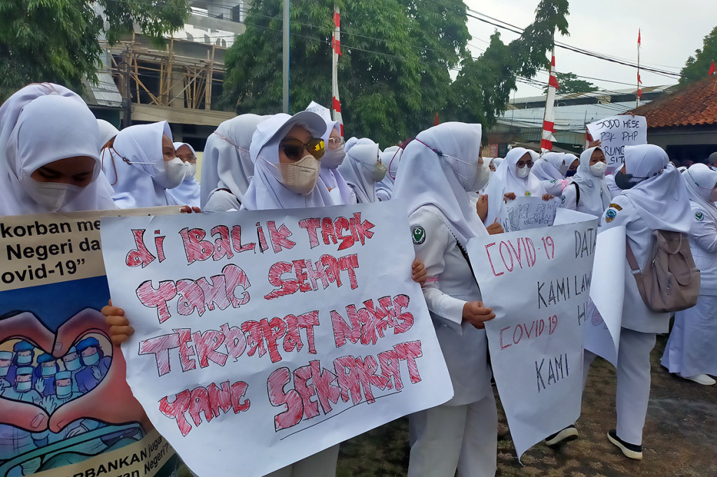 Sementara itu, Kepala Dinas Kesehatan Kota Tasikmalaya, Uus Supangat mengatakan, tenaga kesehatan dan non-nakes yang berada di Kota Tasikmalaya semuanya telah tercatat 1.290 orang dan mereka belum masuk PPPK, namun masalah tersebut memang selama ini bukan terjadi di Kota Tasikmalaya tapi setiap daerah.
