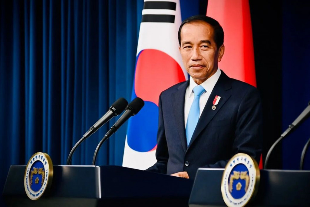 Menurut dia, Indonesia dan Korea Selatan adalah mitra strategis khusus. Jokowi pun meyakini kemitraan Indonesia dan Korsel akan semakin kuat di bawah kepemimpinan Presiden Yoon, khususnya di bidang ekonomi.