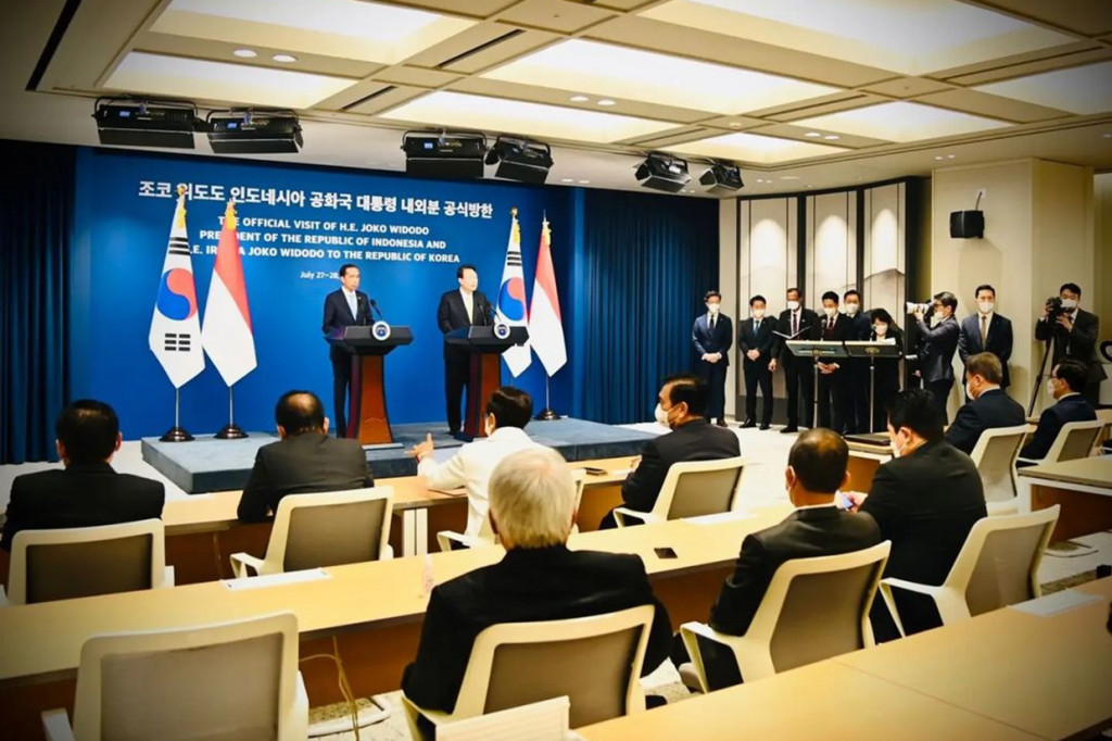 Presiden Joko Widodo melakukan pertemuan bilateral dengan Presiden Korea Selatan (Korsel) Yoon Suk-yeol di Kantor Kepresidenan Yongsan, Seoul, Kamis, 28 Juli 2022. Jokowi meyampaikan bahwa Korsel merupakan mitra penting Indonesia di Asia Timur.