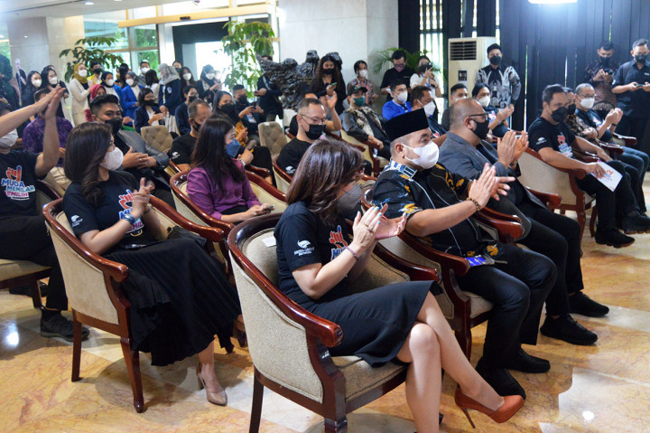 Kemudian, jajaran Media Group Network turut hadir, yakni CEO Media Group Mohammad Mirdal Akib, CEO Medcom.id Kania Sutisnawinata, dan Pemimpin Redaksi Metro TV Arief Suditomo.