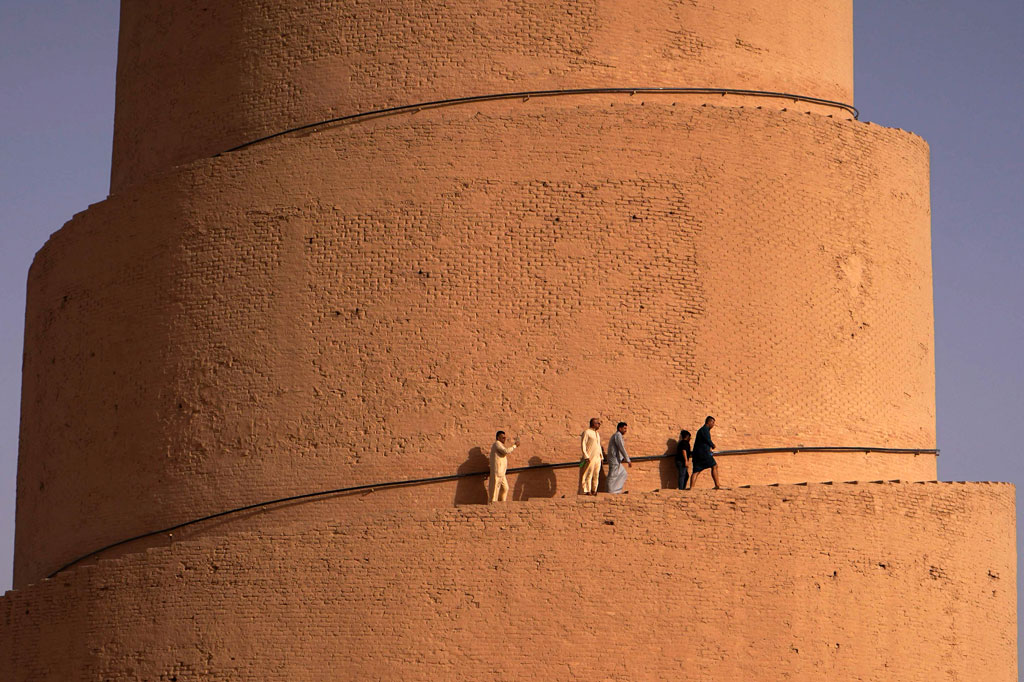Namun pada 2005 sebagian besar bangunan menara hancur dibom oleh gerilyawan pemberontak setelah pasukan AS menggunakannya sebagai menara pengawas. 