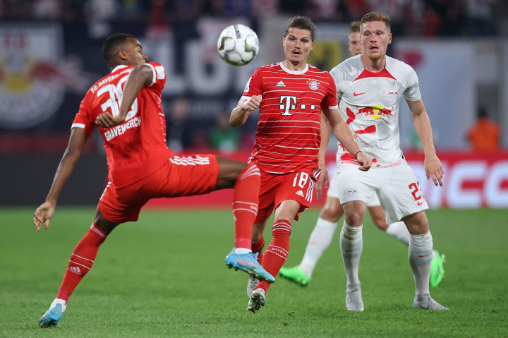Bayern Muenchen sukses menutup pertandingan babak pertama dengan keunggulan 3-0. Bayern Muenchen sukses menutup pertandingan babak pertama dengan keunggulan 3-0.