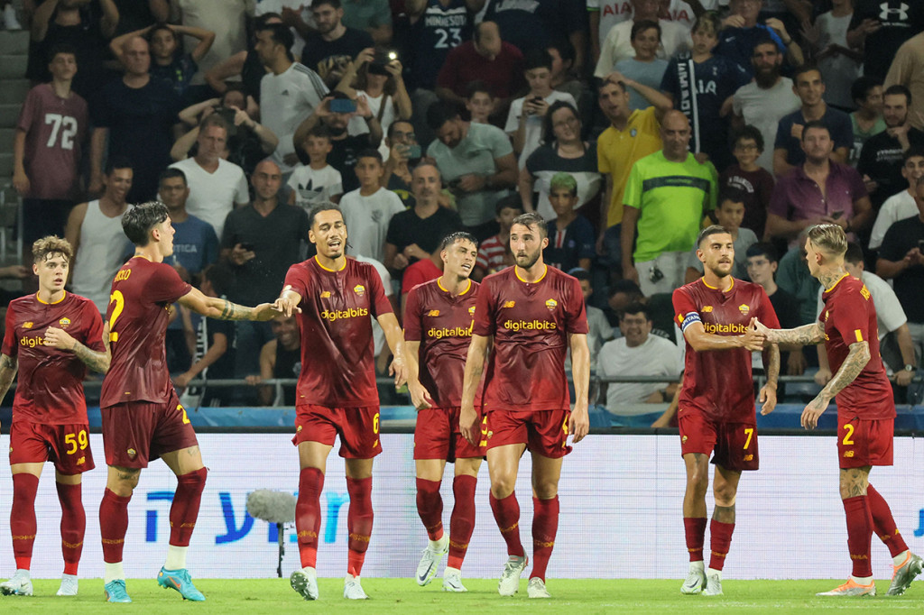 AS Roma meraih kemenangan 1-0 atas Tottenham Hotspur dalam laga uji coba di Stadion Sammy Ofer, Haifa, Israel, Minggu, 31 Juli 2022, dini hari WIB.