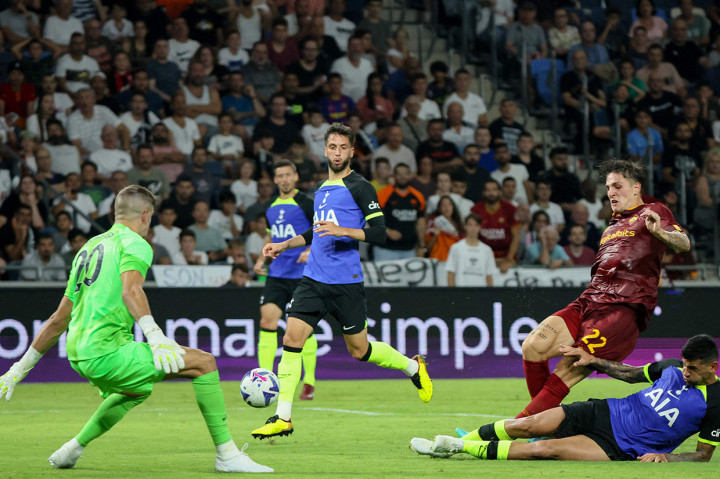 Statistik mencatat, Tottenham melepaskan 10 tembakan (tidak ada yang on target) dan menguasai bola hingga 65 persen. Sementar itu, Roma menorehkan 7 shoots dengan 2 di antaranya on target.