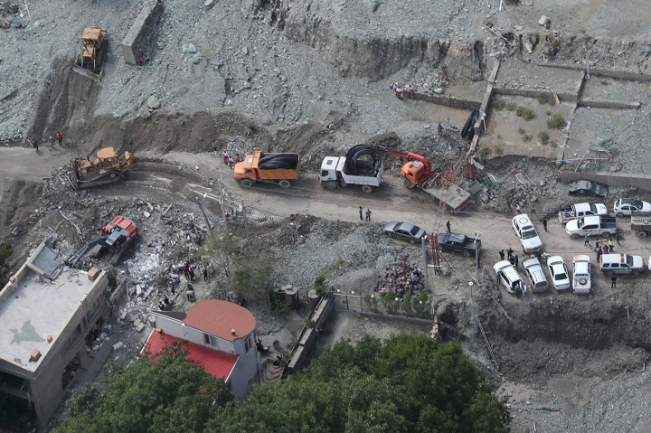 Soleimani mencatat bahwa 140 kota dan lebih dari 500 desa di seluruh negeri berpenduduk sekitar 83 juta orang telah terkena dampak banjir.