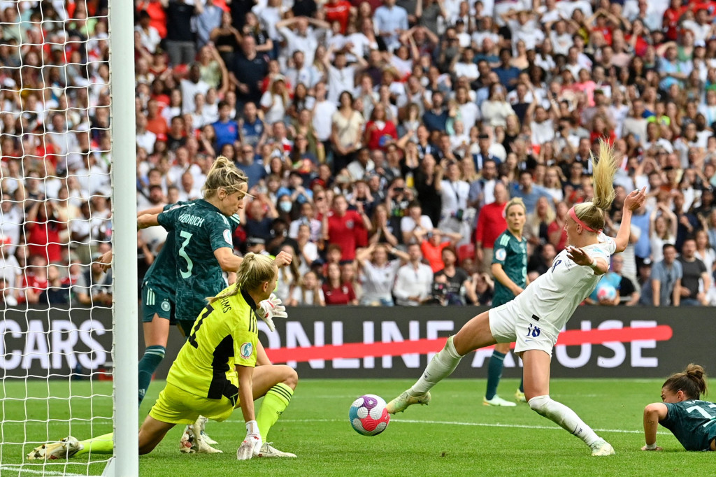 Pada babak tambahan waktu itulah kemenangan Inggris ditentukan. Chloe Kelly sukses membobol gawang Jerman pada menit ke-110.