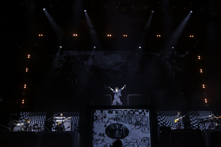 J-Hope BTS tampil pada penutupan festival musik Lollapalooza hari ini, Senin, 1 Agustus 2022.