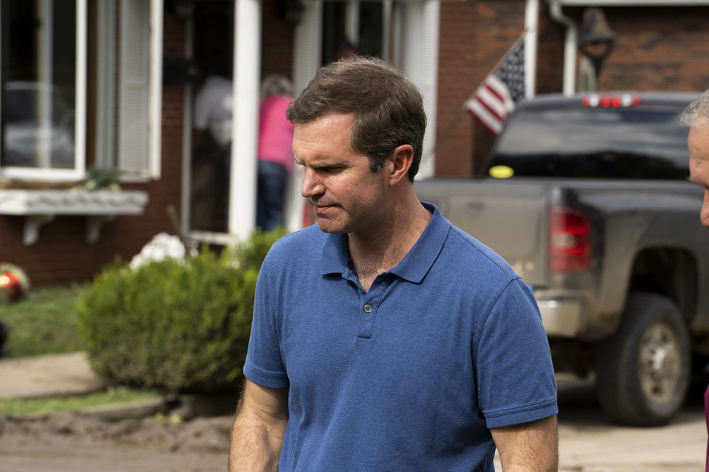 Gubernur Kentucky Andy Beshear memperkirakan akan ada lebih banyak jenazah yang ditemukan dalam beberapa pekan ke depan.