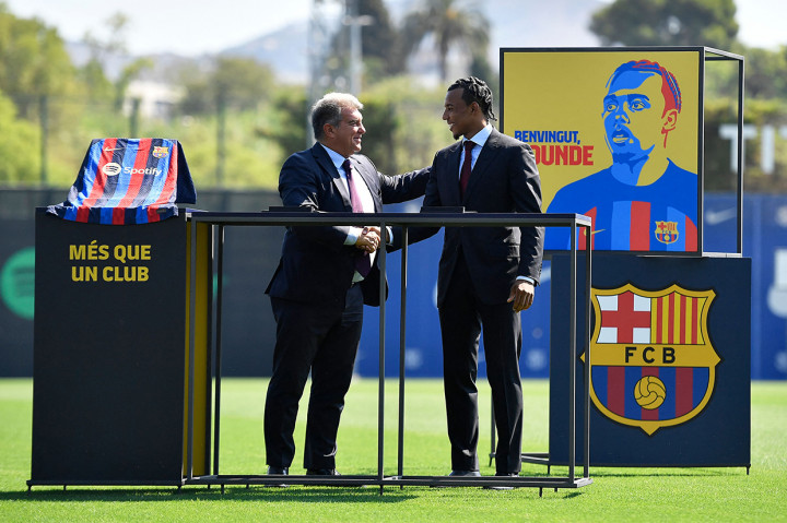Presiden FC Barcelona Joan Laporta juga turut hadir dalam acara tersebut.