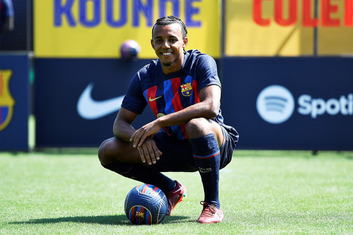 Kounde meneken kontrak berdurasi lima tahun. Pada kontrak itu, Kounde dipagari klausul penjualan senilai 1 miliar euro atau sekitar Rp 15,1 triliun.