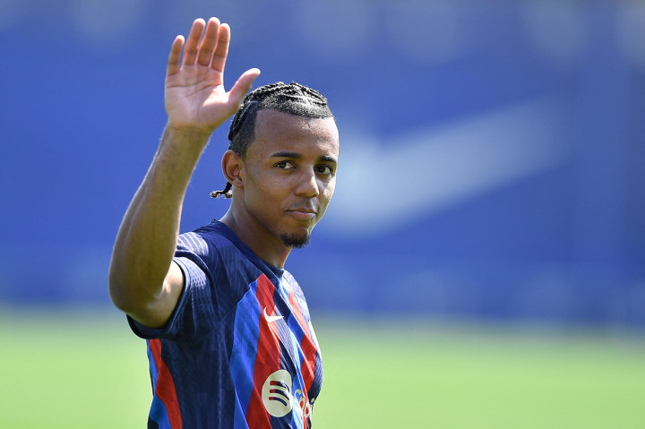 Setelah menyelesaikan tur pra-musim di Amerika Serikat. FC Barcelona langsung mengadakan acara perkenalan Jules Kounde.