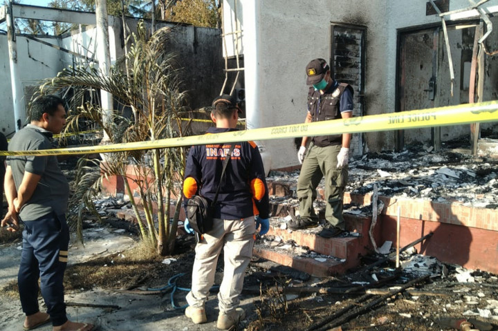 Guna keamanan di lokasi kebakaran, Polres Lombok Utara telah memberi police line sebagai tanda bahwa lokasi itu untuk sementara masih dalam pengawasan kepolisian.
