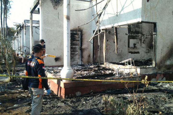 Kepolisian Lombok Utara melakukan penyelidikan tentang penyebab terjadinya kebakaran Hotel Ocean Resort Jambuluwuk Gili Trawangan pada 30 Juli 2022.