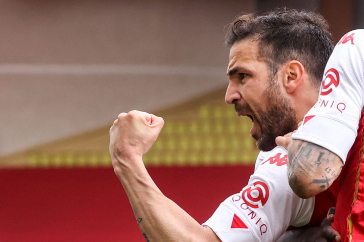 Gelandang gaek Cesc Fabregas resmi bergabung dengan klub divisi dua Liga Italia Como 1907 pada bursa transfer pemain musim panas ini dengan status bebas transfer.