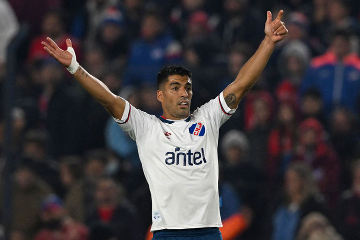 Pemain Timnas Uruguay Luis Suarez kembali melakukan debut  untuk klub masa kecilnya Nacional pada hari Selasa, 2 Agustus 2022. Sayang penampilan mantan pemain Atletico Madrid tersebut tidak dapat mencegah mereka dari kekalahan 0-1 di kandang dari Atletico Goianiense.