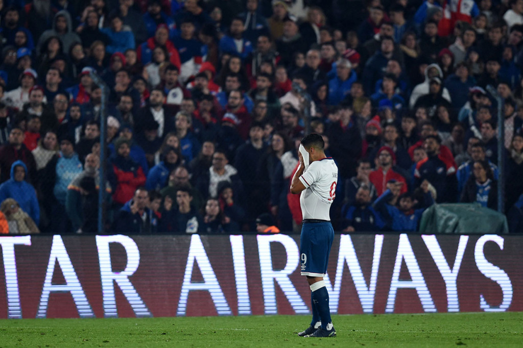 Pemain veteran Suarez menandatangani kontrak jangka pendek dengan Nacional pekan lalu, dengan maksud untuk bermain sepak bola reguler menjelang Piala Dunia di Qatar, yang dimulai pada 21 November.