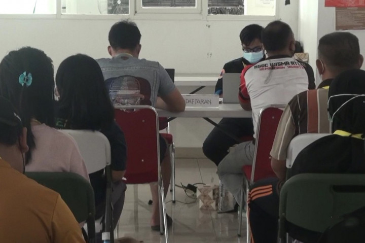 Pada hari pertama digelar, ratusan Tenaga Kesehatan (Nakes) yang bertugas di Rumah Sakit Darurat Covid (RSDC) Wisma Atlet Kemayoran Jakarta Pusat mendapat Vaksinasi Booster tahap kedua pada Rabu, 3 Agustus 2022.