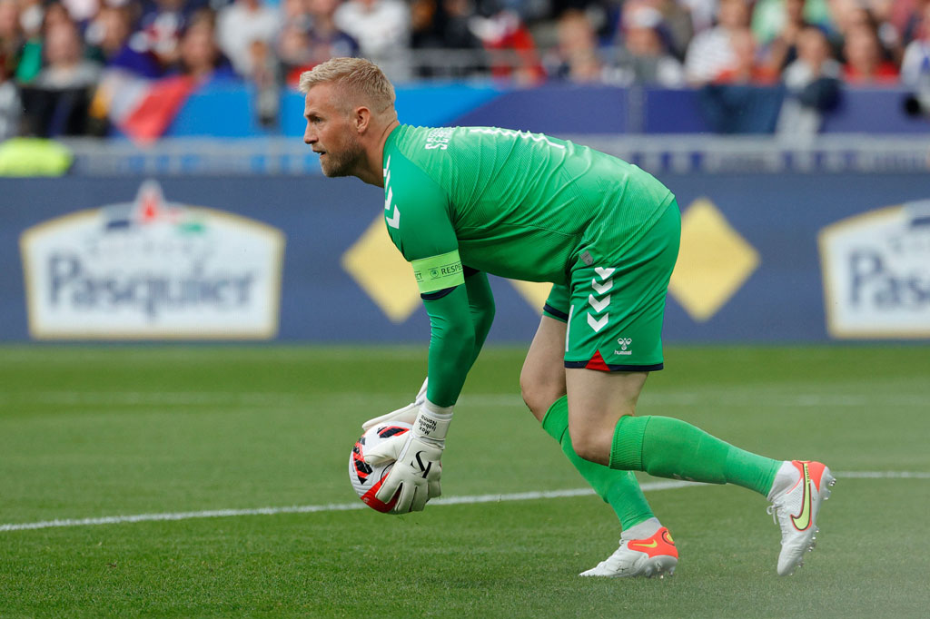 Schmeichel yang bergabung dengan Leicester pada 2011 dari Leeds United, mengantarkan mereka meraih gelar Liga Inggris musim 2015-2016, serta juara Piala FA pertama mereka pada 2021.