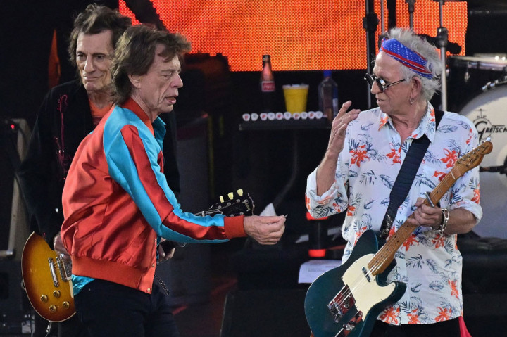 Rolling Stones mendedikasikan penampilan terakhirnya untuk Watts, dengan Jagger, 79, mengatakan kepada 22.000 penggemar bahwa band tersebut telah minum beberapa gelas schnapps malam sebelumnya untuk menghormati Watts.
