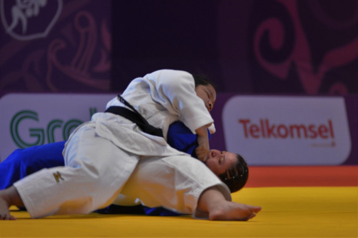 Tim Blind Judo atau Judo Tuna Netra Indonesia menambah dua emas dalam ASEAN Para Games 2022, di Tirtonadi Convention Hall, Solo, Jawa Tengah, Kamis, 4 Agustus 2022. Tim Indonesia kembali menunjukkan keperkasaannya di nomor beregu putra (-60 kg, -73 kg, dan +73 kg) dan putri yang mempertandingkan kelas -48 kg, -57 kg, dan +57 kg.