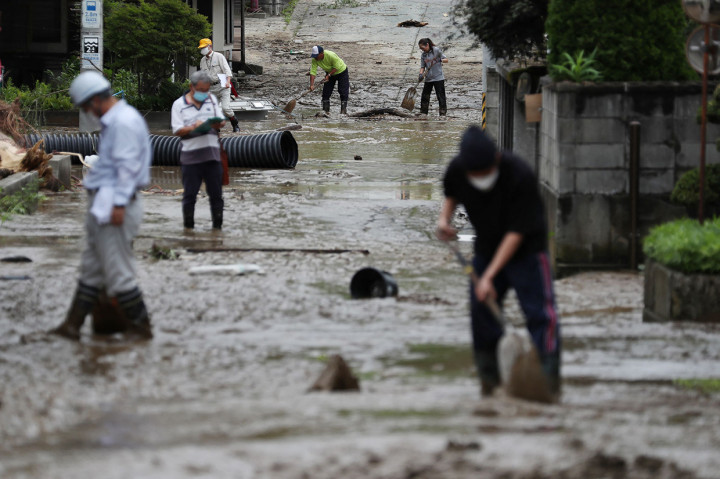 Sedikitnya tiga orang hilang dan ratusan ribu lainnya diperintahkan untuk mengungsi pada Kamis, 4 Agustus 2022.
