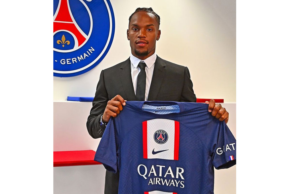 Paris St Germain mengumumkan telah menandatangani kesepakatan dengan gelandang tim nasional Portugal Renato Sanches dari Lille dengan perjanjian kontrak lima tahun, demikian pengumuman klub Ligue 1 itu, Kamis.