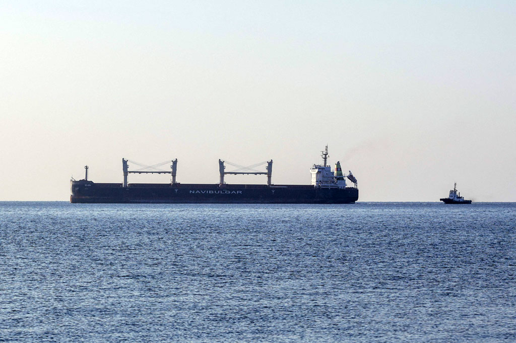 Dan dua kapal meninggalkan pelabuhan Chornomorsk, yaitu Rojen berbendera Malta menuju Inggris dengan 13.000 ton biji-bijian, dan Polarnet berbendera Turki berlayar menuju Turki dengan 12.000 ton biji-bijian.