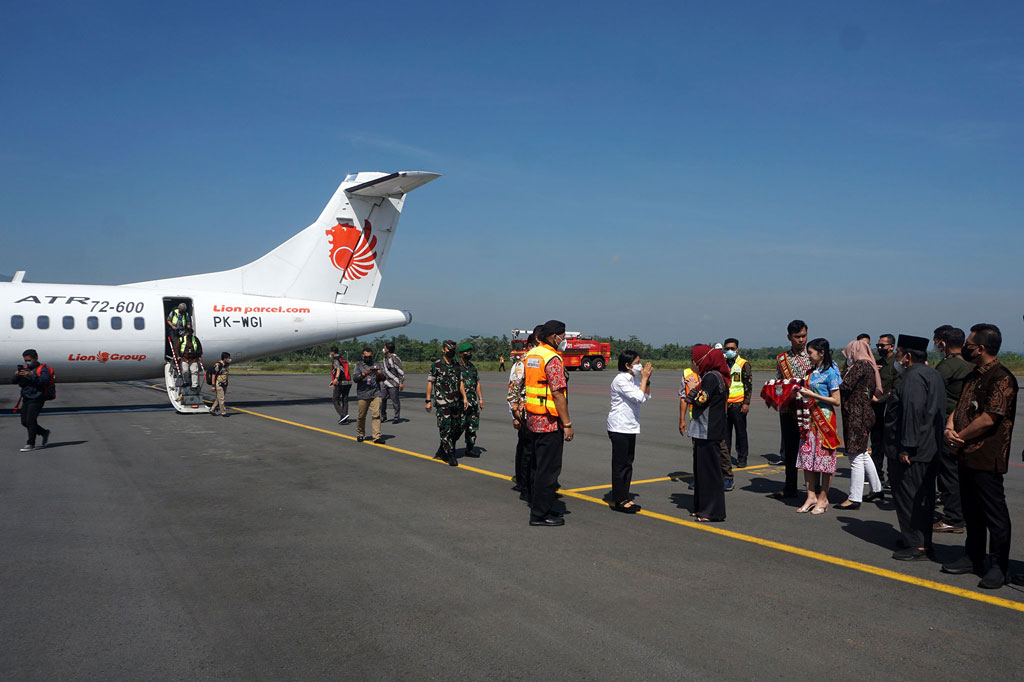 Penerbangan Pondok Cabe-Purbalingga PP sementara satu kali dalam seminggu, yaitu hari Jumat. Jadwal keberangkatan dari Bandara Pondok Cabe menuju Bandara JB Soedirman pada pukul 08.20 WIB, sementara dari Bandara JB Soedirman menuju Pondok Cabe pukul 09.50 WIB.