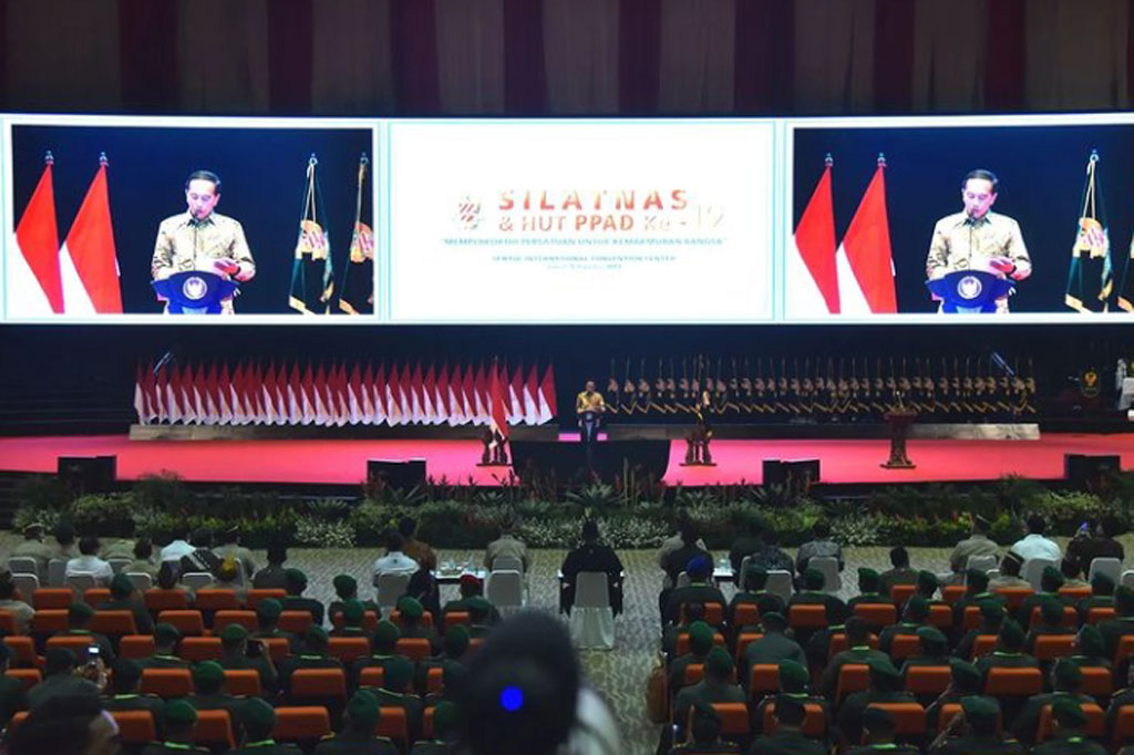 Presiden mengatakan bahwa Pemerintah telah berusaha memberikan tambahan berupa tunjangan hari raya maupun gaji ke-13 bagi purnawirawan TNI meskipun itu juga masih kurang.