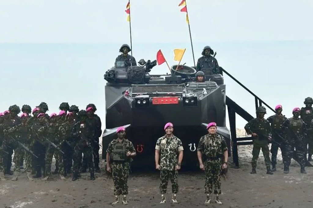 Prosesi pembaretan dilaksanakan setelah Jenderal Andika Perkasa bergabung dengan Pasukan Marinir mengikuti langsung perebutan sasaran musuh dengan teknik pertempuran jarak dekat.