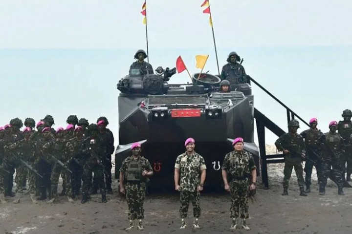 Prosesi pembaretan dilaksanakan setelah Jenderal Andika Perkasa bergabung dengan Pasukan Marinir mengikuti langsung perebutan sasaran musuh dengan teknik pertempuran jarak dekat.