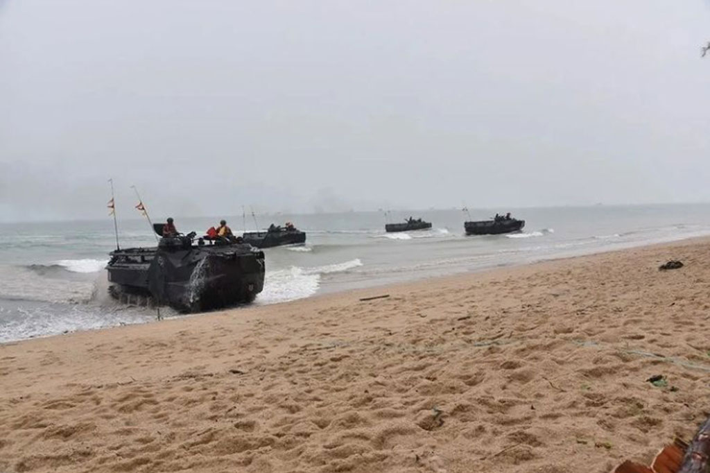 Sebelumnya, Jenderal Andika Perkasa dari menara tinjau yang berada di Pantai Todak menyaksikan rangkaian latihan penyelesaian sasaran strategis oleh pasukan khusus TNI AL dengan teknik dan taktik rubber duck operation, menyaksikan Bantuan Tembakan Kapal (BTK), Bantuan Tembakan Udara (BTU), menyaksikan gelombang pendaratan Pasukan Marinir, penguasaan perimeter pantai, dan penyelesaian sasaran 1.