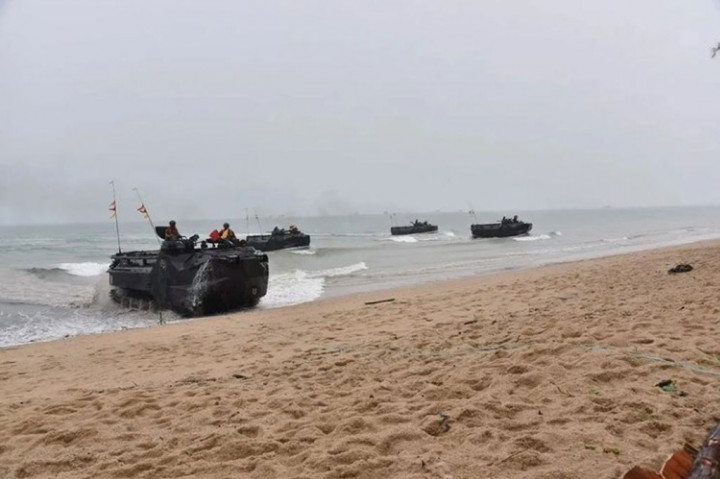 Sebelumnya, Jenderal Andika Perkasa dari menara tinjau yang berada di Pantai Todak menyaksikan rangkaian latihan penyelesaian sasaran strategis oleh pasukan khusus TNI AL dengan teknik dan taktik rubber duck operation, menyaksikan Bantuan Tembakan Kapal (BTK), Bantuan Tembakan Udara (BTU), menyaksikan gelombang pendaratan Pasukan Marinir, penguasaan perimeter pantai, dan penyelesaian sasaran 1.