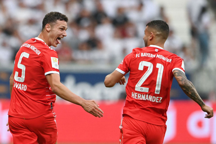 Bek asal Prancis Benyamin Pavard mencetak gol kedua untuk Bayern hanya lima menit kemudian, lewat tendangan voli dari dalam kotak penalti ke arah sudut atas gawang Trap.