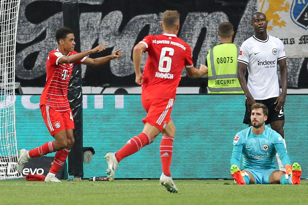 Jamal Musiala membawa Bayern unggul 4-0 lewat sontekan dengan memaksimalkan umpan silang Thomas Mueller dari jarak dekat pada menit ke-35.